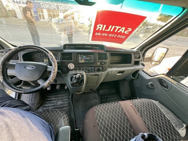 Ford Transit-6