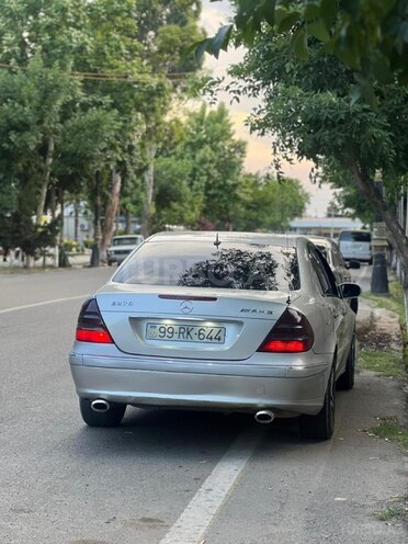 Mercedes E 270-3