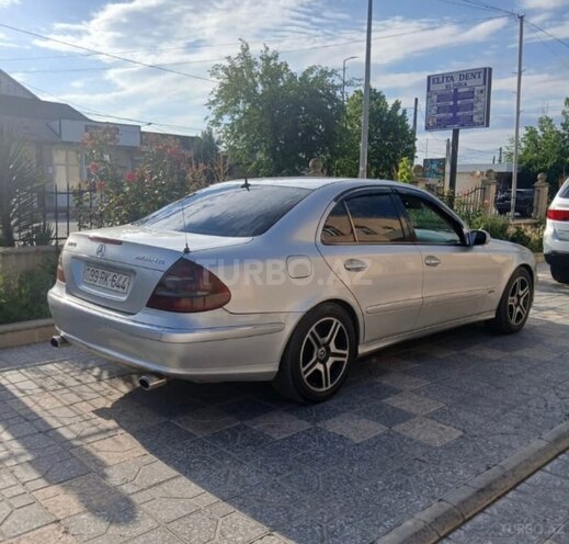Mercedes E 270-4