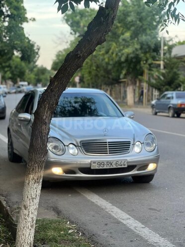 Mercedes E 270-1