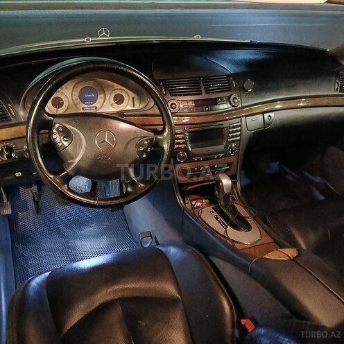 Mercedes E 270-6