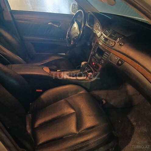 Mercedes E 270-9