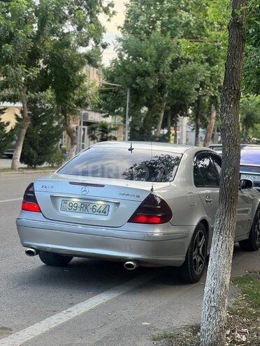 Mercedes E 270-2