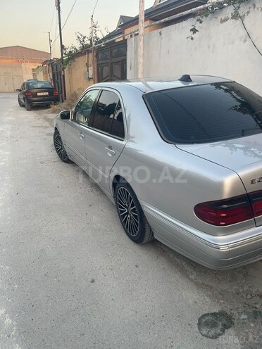 Mercedes E 240-6