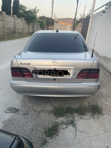 Mercedes E 240-2
