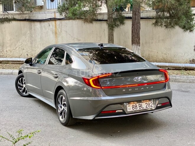 Hyundai Sonata-4