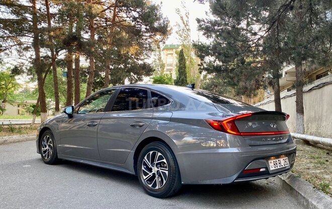 Hyundai Sonata-16