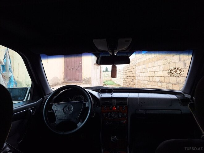 Mercedes C 180-4