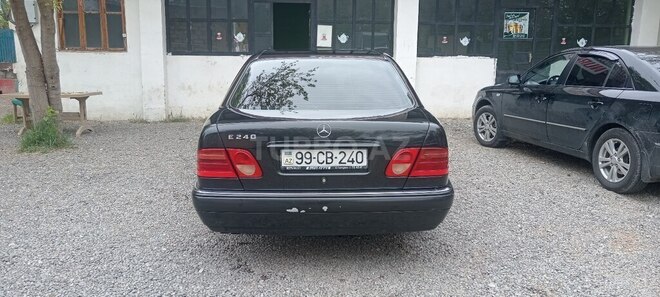 Mercedes E 240-5