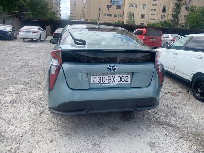 Toyota Prius-5