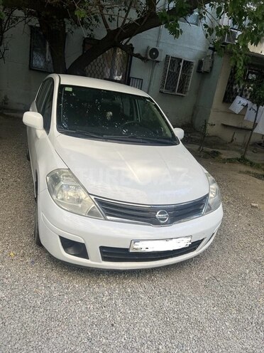 Nissan Tiida-1
