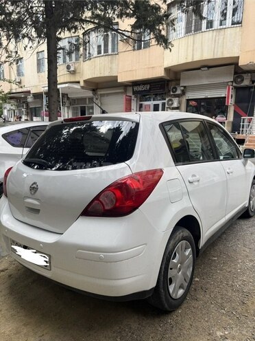 Nissan Tiida-12
