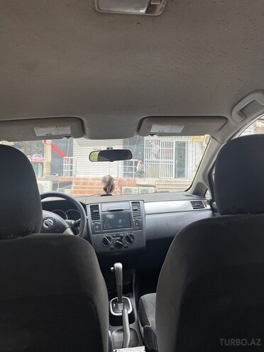 Nissan Tiida-10