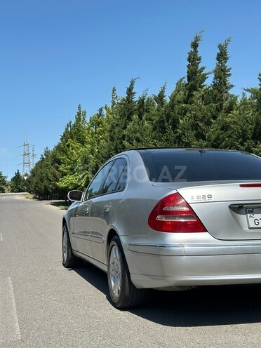 Mercedes E 320-11