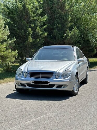Mercedes E 320-1