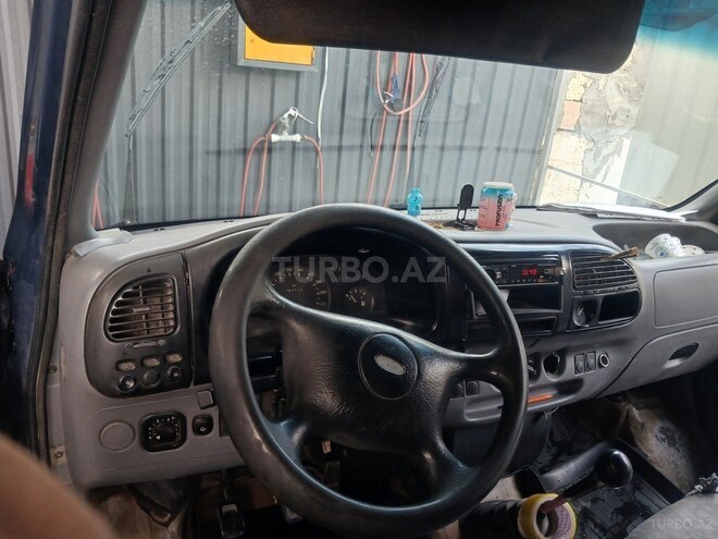 Ford Transit-5