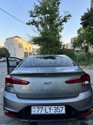 Hyundai Elantra-2