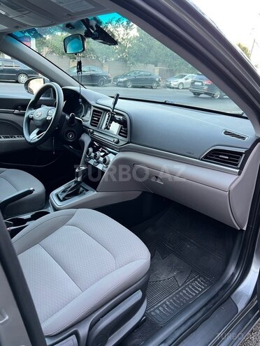 Hyundai Elantra-5
