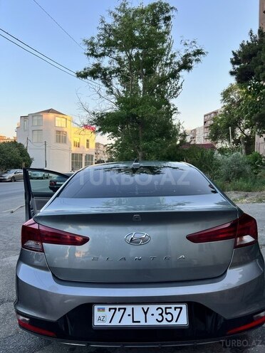 Hyundai Elantra-4