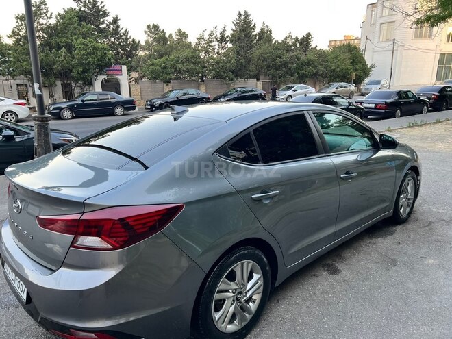 Hyundai Elantra-3