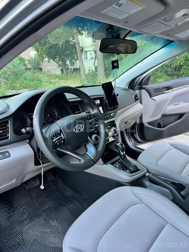 Hyundai Elantra-6