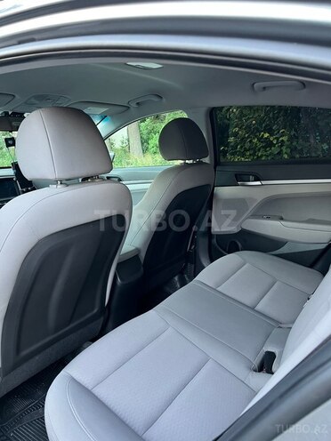 Hyundai Elantra-10
