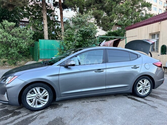 Hyundai Elantra-12