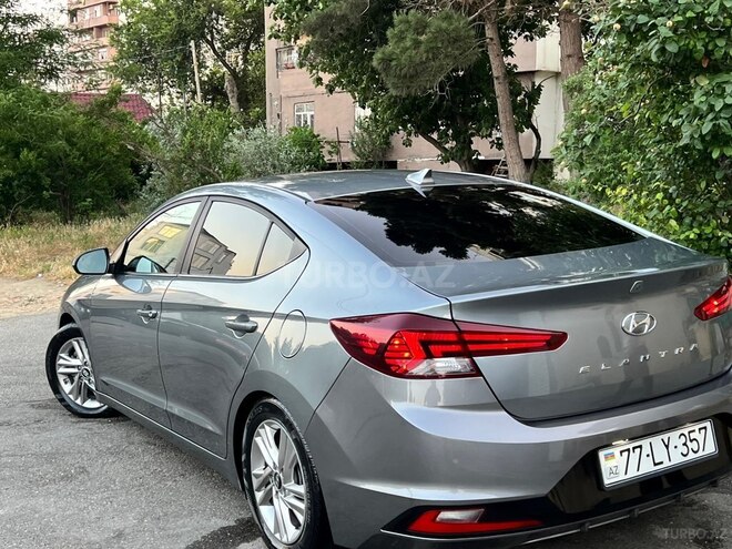 Hyundai Elantra-15