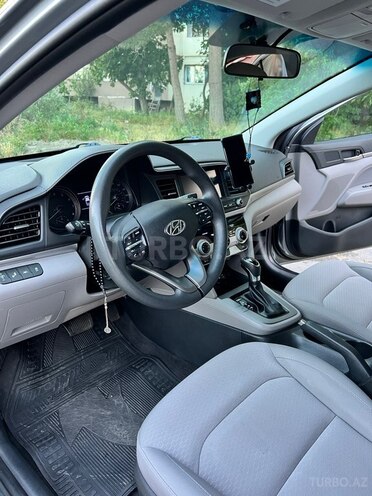 Hyundai Elantra-9