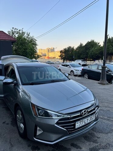 Hyundai Elantra-1