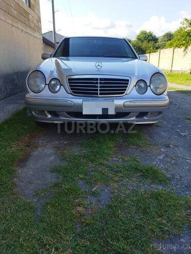 Mercedes E 240-1