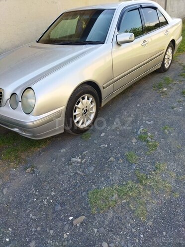 Mercedes E 240-3