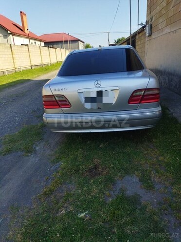 Mercedes E 240-2