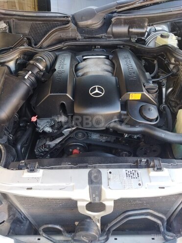 Mercedes E 240-12