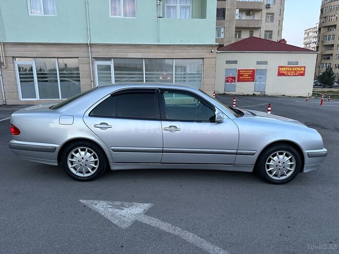 Mercedes E 240-3