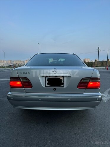 Mercedes E 240-5