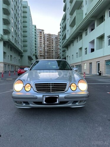 Mercedes E 240-1