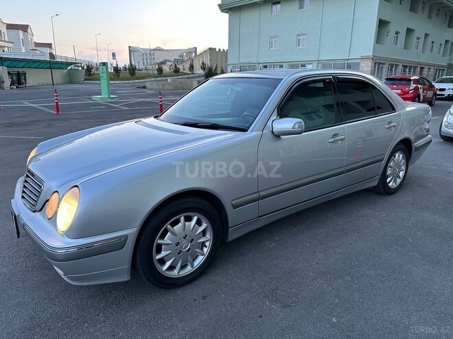 Mercedes E 240-4
