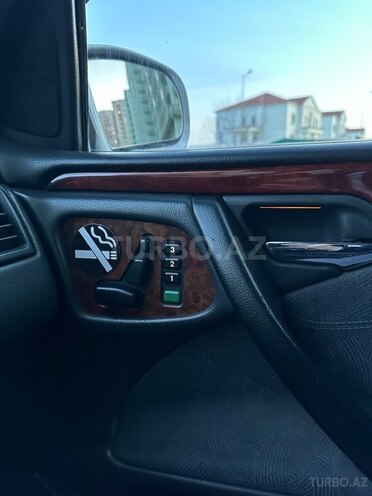 Mercedes E 240-14