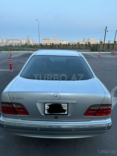 Mercedes E 240-16