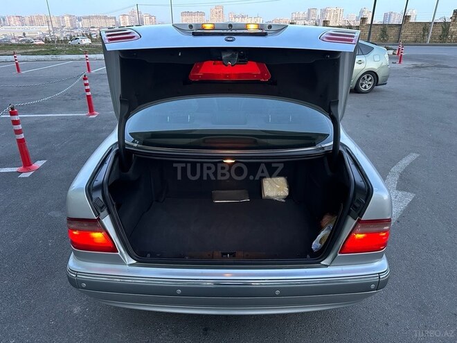 Mercedes E 240-7