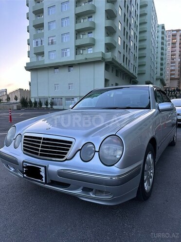 Mercedes E 240-17