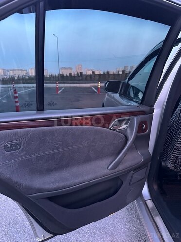Mercedes E 240-13
