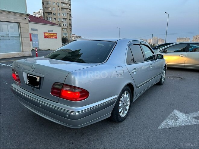 Mercedes E 240-6