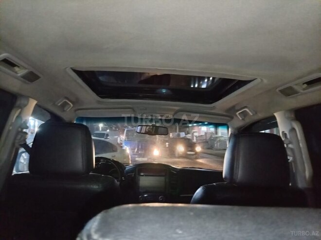 Mitsubishi Pajero-4