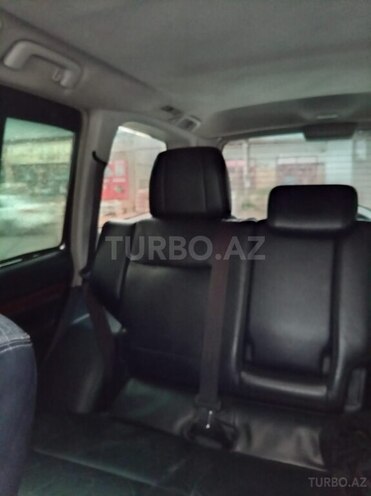 Mitsubishi Pajero-8