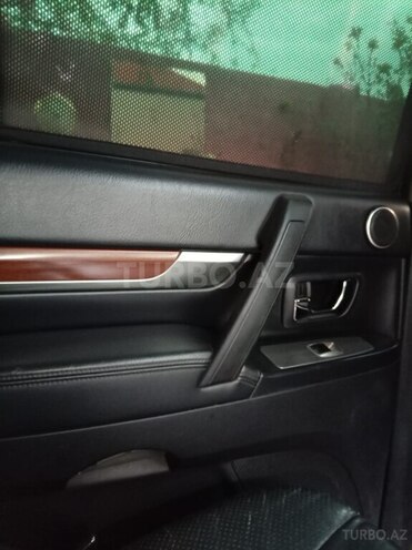 Mitsubishi Pajero-7