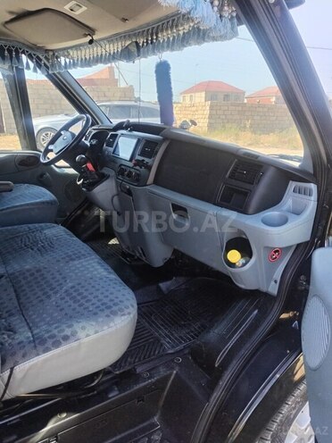 Ford Transit-9