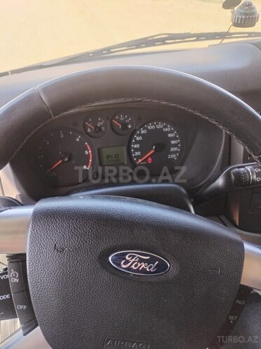 Ford Transit-13