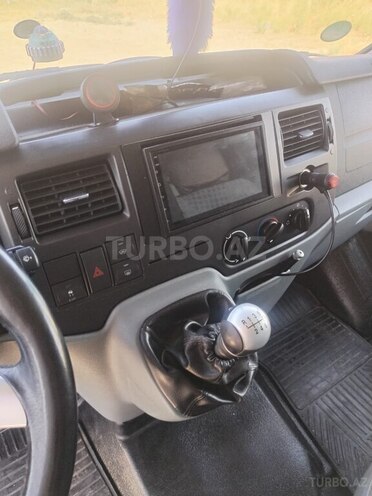 Ford Transit-14